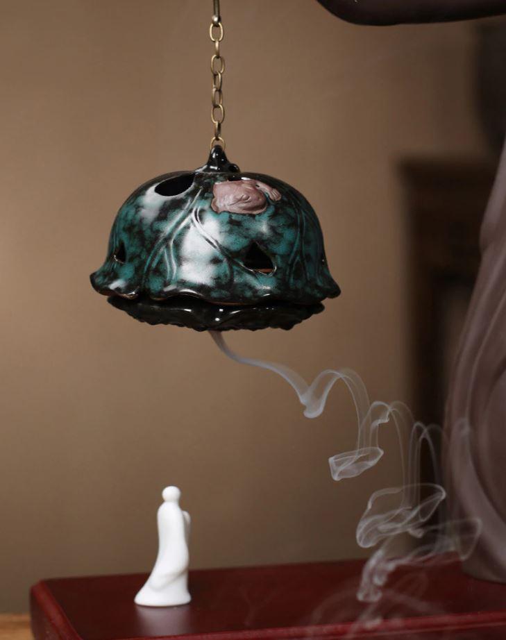 Brule encens mains