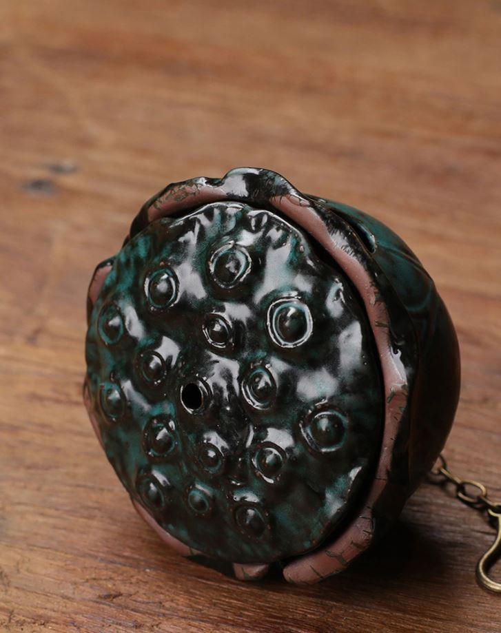 Brûle encens mains