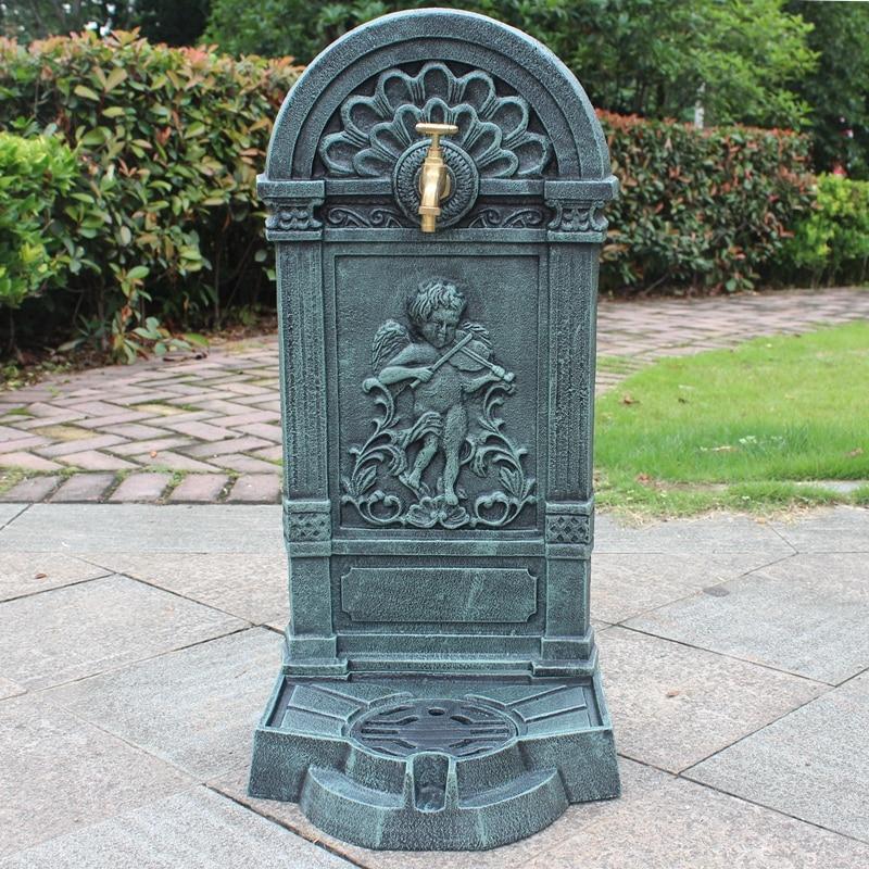 Fontaine murale sur pied