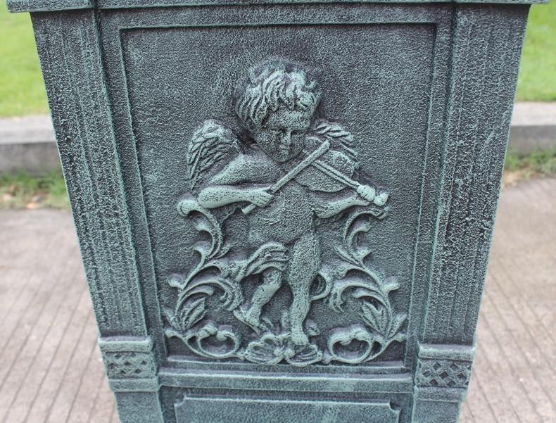 Fontaine murale pied