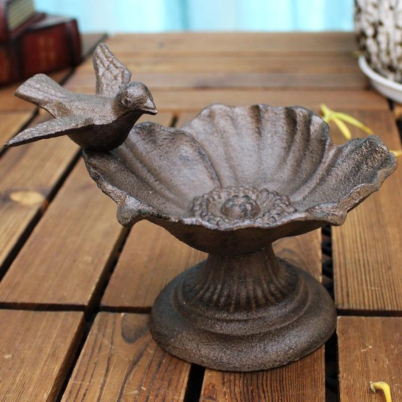 Fontaine pour oiseaux en fonte