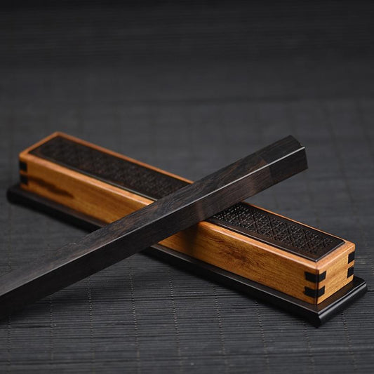 Porte encens en bois sculpté