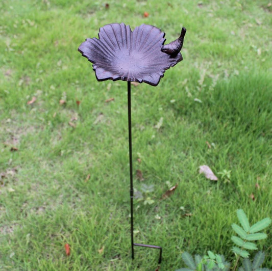 Fontaine d'oiseaux en fonte sur pied